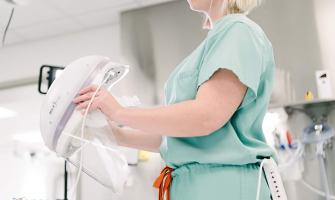 清潔員 工專容個人 防 護 裝 備 清潔員 工專容個人 防 護 裝 備