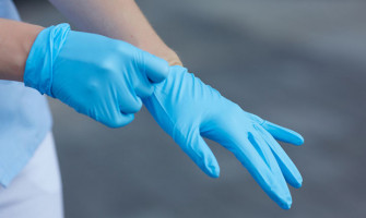 手套》乳膠型最佳，用後要洗手