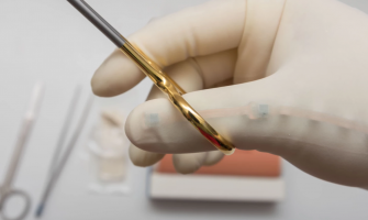 研究人員設計“智能”醫用手套 可追踪醫學生的手部動作