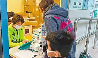 腺病毒、副流感病毒、肺炎支原體、新冠社區傳播 下月料冬季流感高峰 籲長者幼童接種疫苗 腺病毒、副流感病毒、肺炎支原體、新冠社區傳播 下月料冬季流感高峰 籲長者幼童接種疫苗