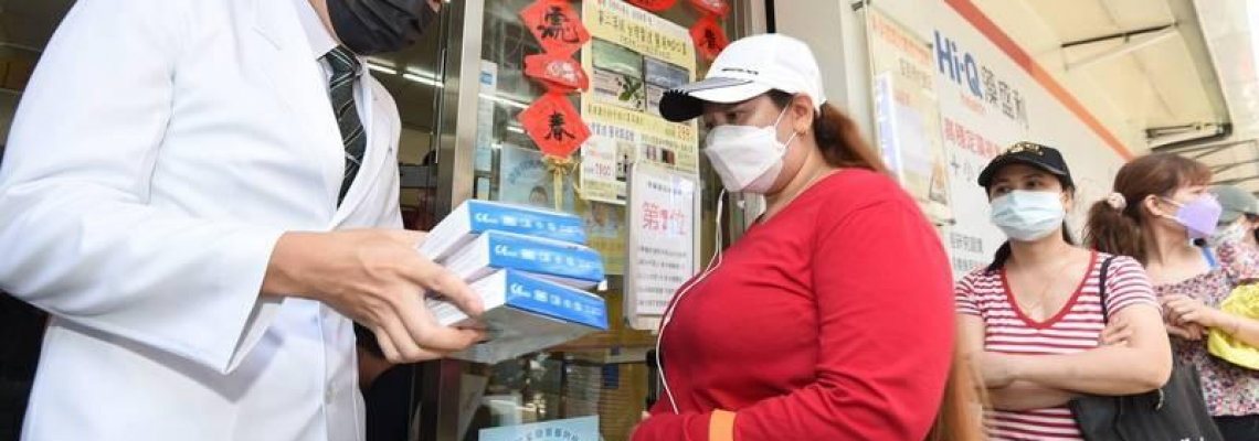 疫情|台單日確診破萬 實名制快測包每包27元 民眾呻太貴 疫情|台單日確診破萬 實名制快測包每包27元 民眾呻太貴