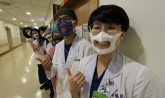 花蓮門諾獲贈透明口罩 提高遲語兒復健溝通成效