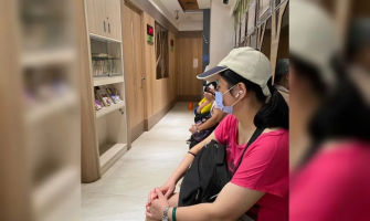 診所大爆滿！小孩狂咳不止 醫示警「病毒很強」