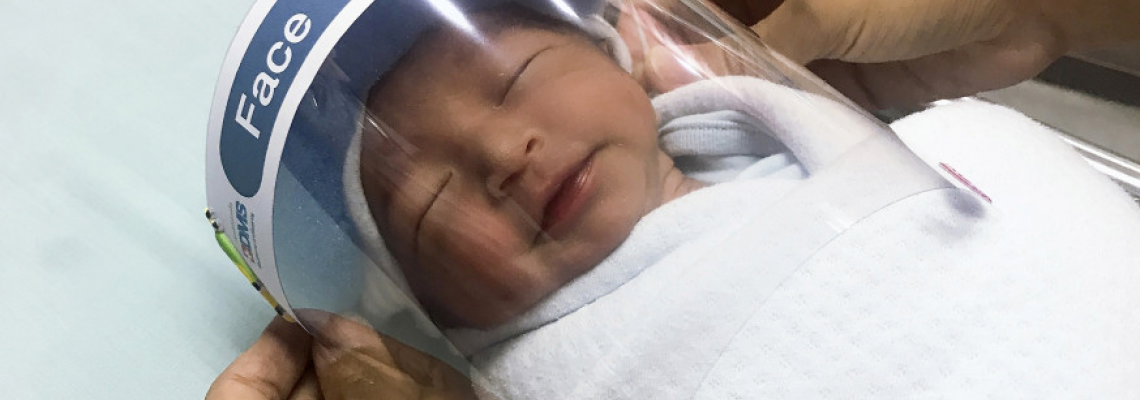 為防疫免戴口罩易窒息 泰醫院為新生嬰兒戴面罩防疫