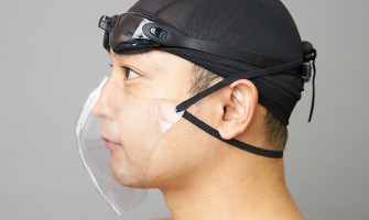 【世界首創】泳池戰隊打倒病毒！日本創防水透明口罩