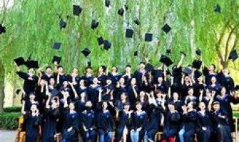 學校影畢業相唔想違指引除罩影畢業相，但又想留下美好回憶？學童透明口罩幫到手！