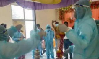 印度新郎大喜前確診 全員穿防護服辦婚禮