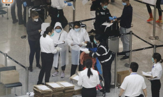 抵港人士機上戴口罩穿保護衣等自保
