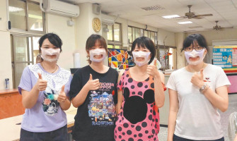 特教師戴透明口罩 教學添笑果