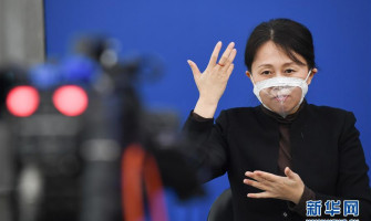 一個“透明口罩”的故事——手語播報員冷新雪的“無聲關愛”