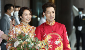 湯怡透明口罩婚禮、朱麗敏透明口罩婚禮。透明口罩婚禮成風！