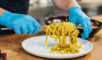 4種顏色手套用途大不同！ 醫：禁用「1色」處理食物